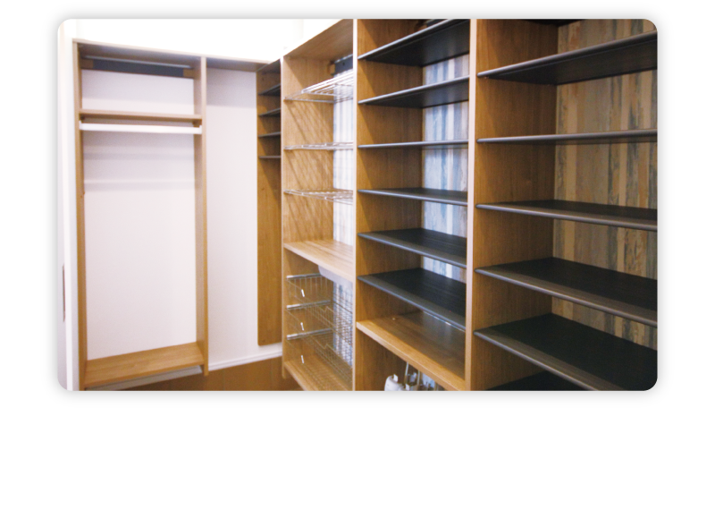 アウトドア用品も玄関に収納できるマルチクローク