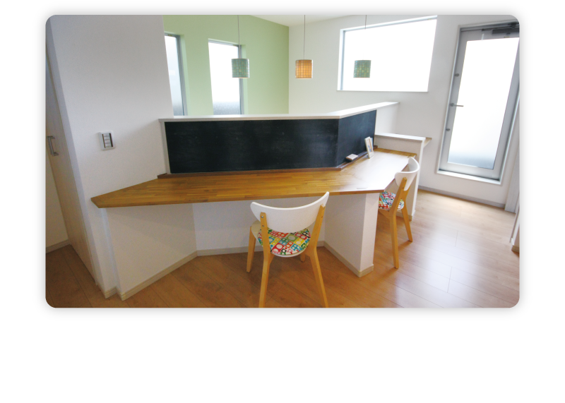 遊ぶだけじゃなくお勉強もできる2Fキッズスペース